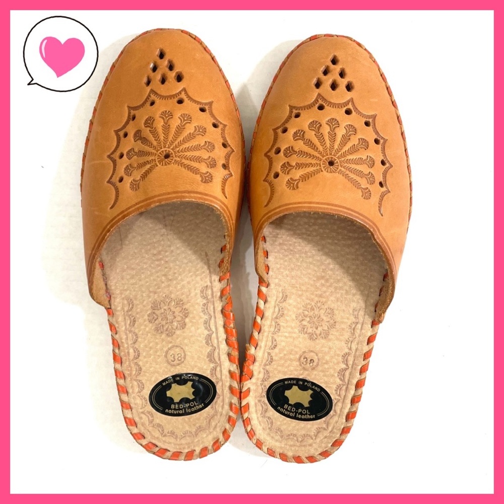 NWT Tan natural leather embossed mules 6.5